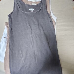 Set of 4 never worn tank tops size M